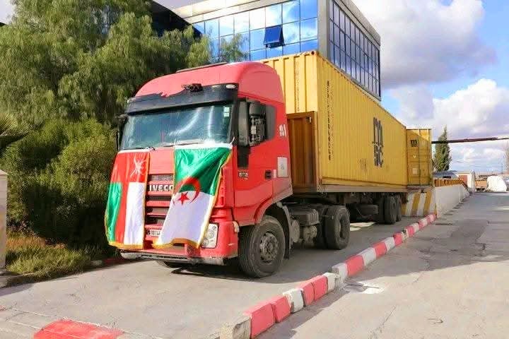 أم البواقي تصدر أول شحنة من المواد الصيدلانية وشبه الصيدلانية نحو سلطنة عمان والصين