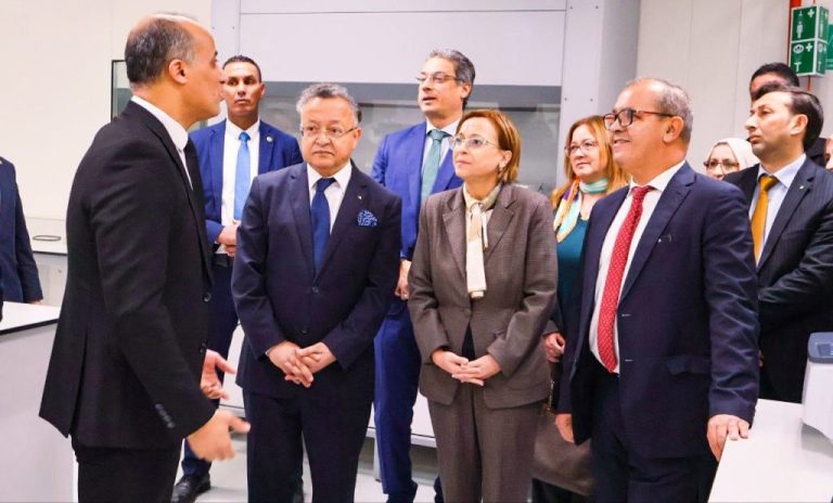 توقيع اتفاقية تعاون بين المدرسة الوطنية العليا في علم النانو والمرصد الوطني للبيئة والمعهد الوطني للتكوينات البيئية