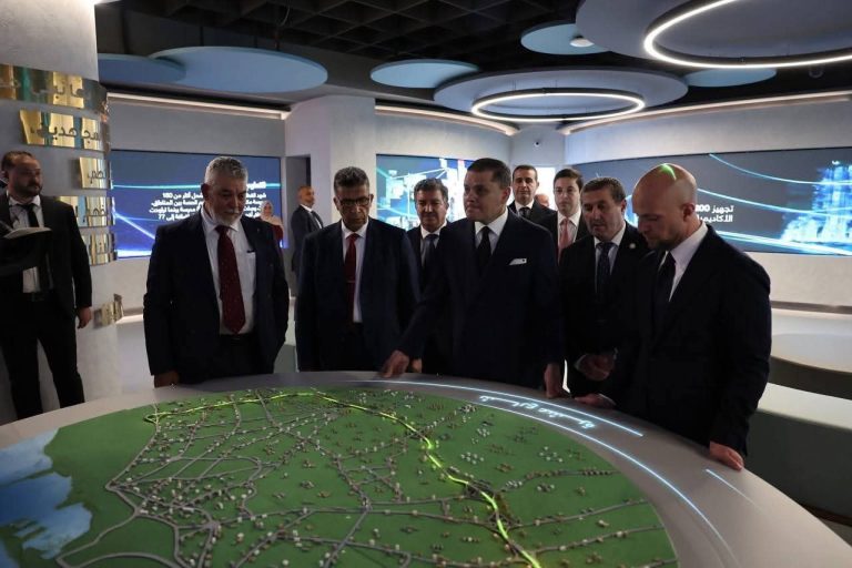 وزير الاتصال زهير بوعمامة يحضر افتتاح المتحف الوطني الليبي