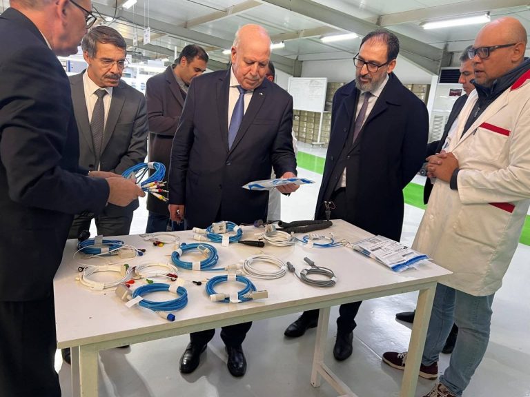 استهلّ وزير الصناعة يحيى بشير برنامجه بزيارة ميدانية لشركة Plastic Electromechanic Company بتونس