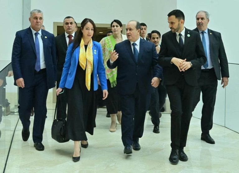 إشراف الوزير الأول سيفي غريب على افتتاح الطبعة الرابعة للمؤتمر الإفريقي للمؤسسات الناشئة بالمركز الدولي للمؤتمرات