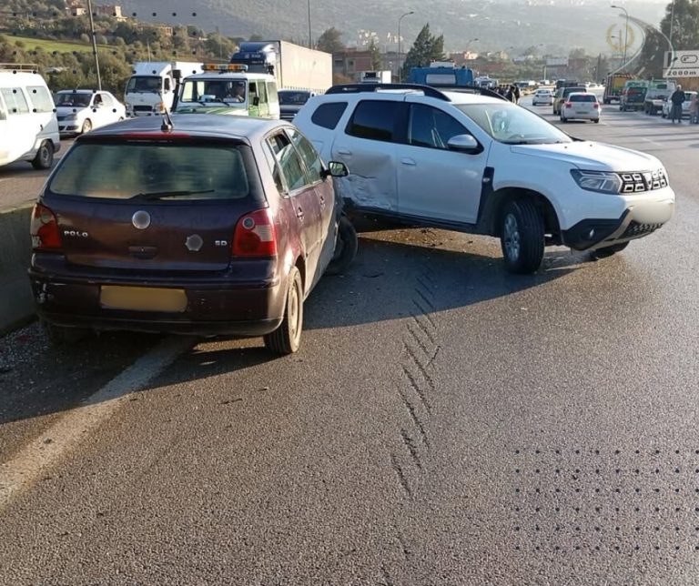 البويرة : إصابة 7 أشخاص في حادث تصادم تسلسلي بالطريق السيار شرق-غرب