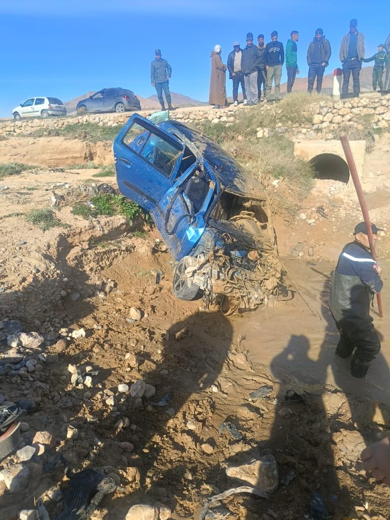 باتنة : إصابة 03 أشخاص في حادث اصطدام بين سيارتين