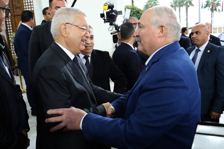 رئيس بيلاروسيا لوكاشينكو يغادر الجزائر بعد زيارة رسمية دامت يومين