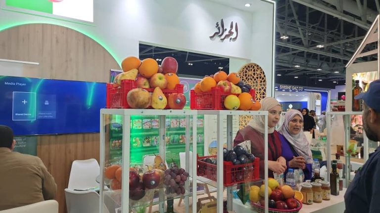 إقبال واسع على الجناح الجزائري في معرض عُمان الدولي للزراعة والثروة السمكية والأغذية