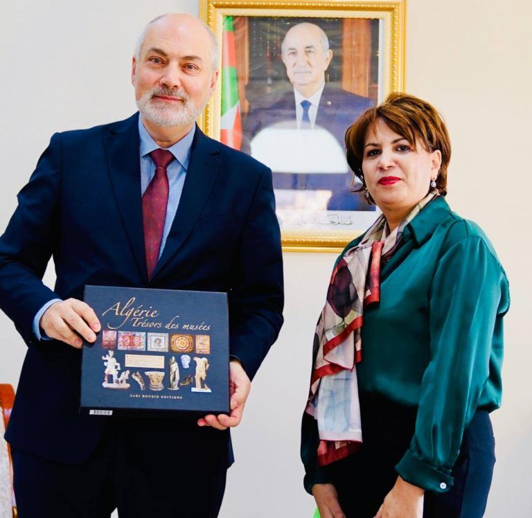 وزيرة الثقافة تبحث تعزيز التعاون الثقافي والفني مع سفير جمهورية التشيك بالجزائر