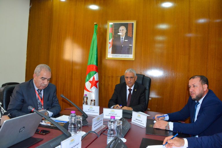 لجنة الفلاحة تستمع إلى مسؤولي ديوان تنمية الزراعة الصناعية بالأراضي الصحراوية ومجمع الصناعات الغذائية واللوجستيك