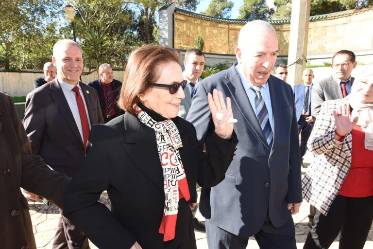 وزير المجاهدين يستقبل المجاهدة جميلة بوحيرد ويكرّمها تقديرًا لنضالها البطولي