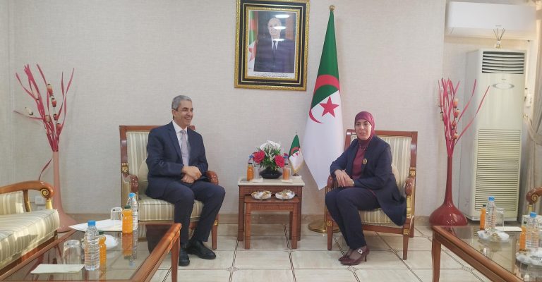 لقاء لتعزيز التعاون المؤسسي وتطوير الخدمات الرقمية بين المحافظة السامية للرقمنة ووسيط الجمهورية