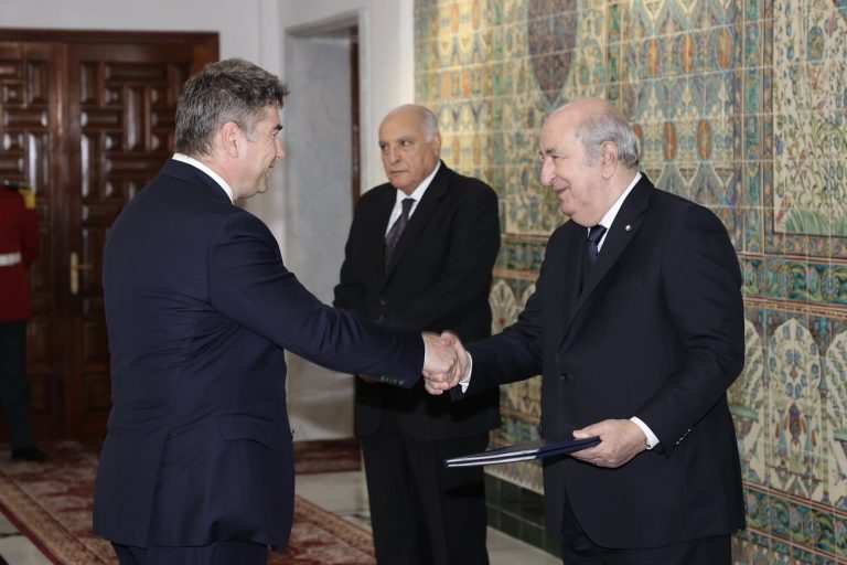 رئيس_الجمهورية يشرف على مراسم تقديم أوراق اعتماد خمسة سفراء جدد