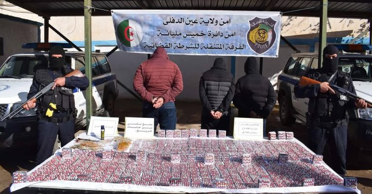 توقيف 3 أشخاص وضبط 9240 كبسولة مؤثرة عقليًا بخميس مليانة