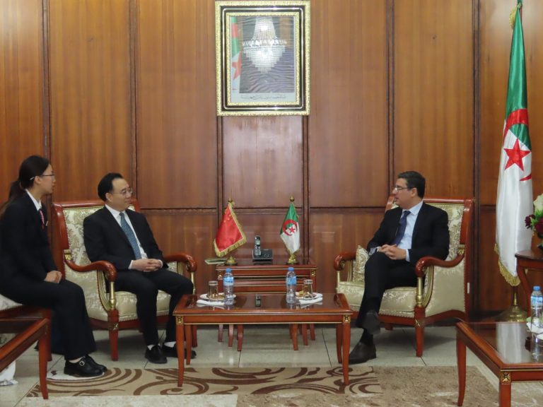 وزير الصحة يستقبل رئيس لجنة الصحة لمقاطعة هوباي الصينية