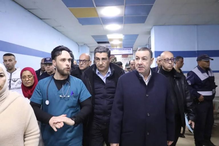 وزيرا الداخلية والصحة ينتقلان إلى بشار للاطلاع على إجراءات التكفل بضحايا حادث تبلبالة