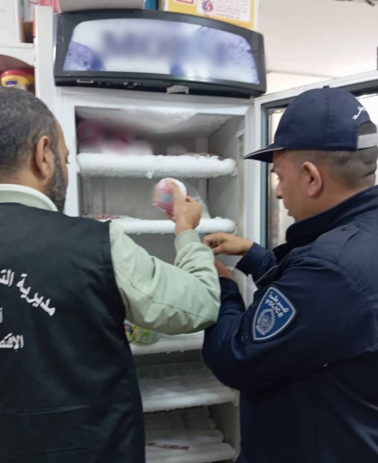 شرطة الطارف تضبط أكثر من 760 وحدة من السلع منتهية الصلاحية ومجهولة المصدر ضمن حملات حماية المستهلك