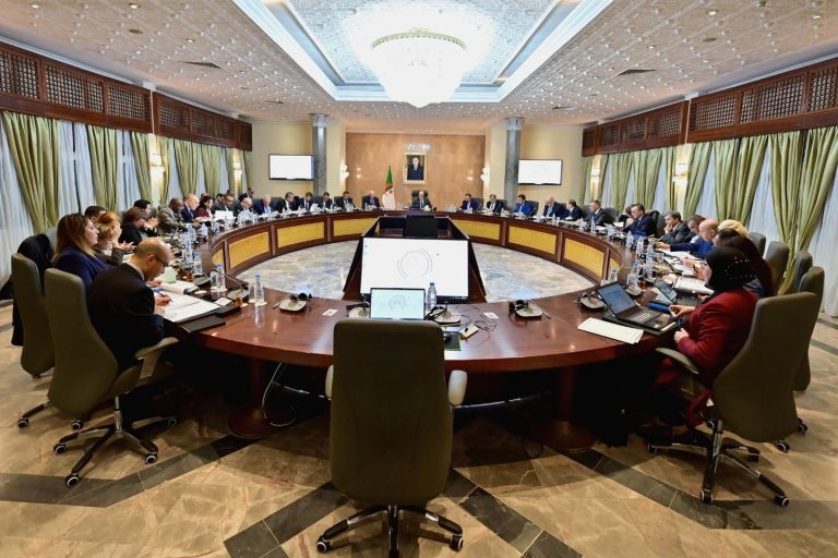 اجتماع الحكومة: دراسة مشاريع البيانات ومعاشات التقاعد