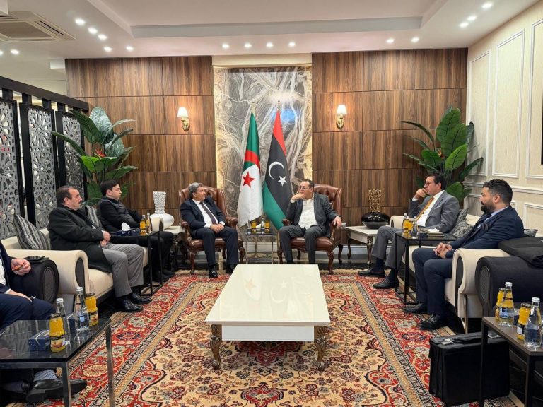 وزير الاتصال يشارك في “منتدى الحوار الاعلامي العربي الدولي” بطرابلس