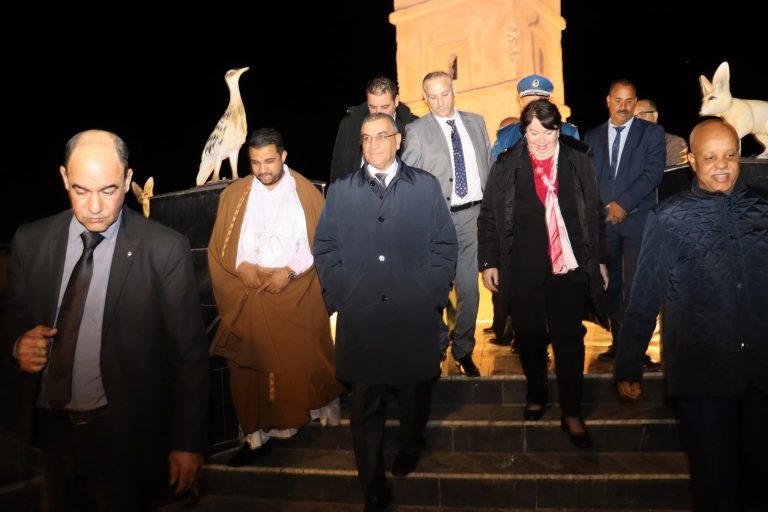 وزير الأشغال العمومية يزور منجم غارا جبيلات لتفقد تقدم مشروع الخط المنجمي بشار–تندوف