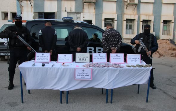 فرقة البحث والتدخل ببسكرة توقف 3 أشخاص وتحجز مؤثرات عقلية ومخدرات