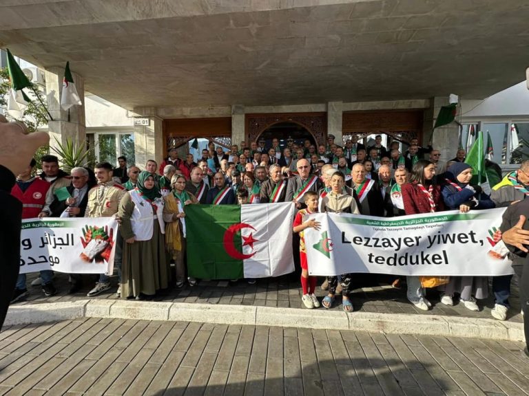 المجتمع المدني ببجاية يجدد تمسكه بالوحدة الوطنية ويرفض المساس بالوحدة الترابية