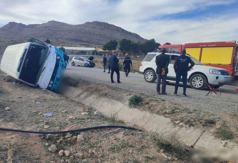 إصابة 14 شخصًا في حادث مرور بولاية باتنة