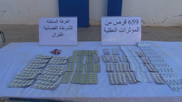 تفكيك شبكة مخدرات وحجز 650 قرص بريغابالين في غليزان