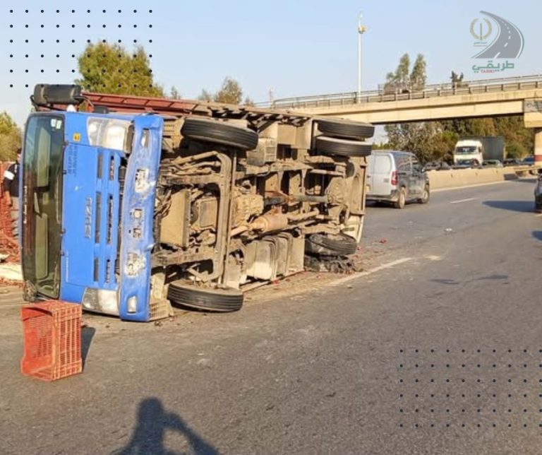 البليدة : حادث مرور مادي بسبب انحراف شاحنة على الطريق السيار أ3