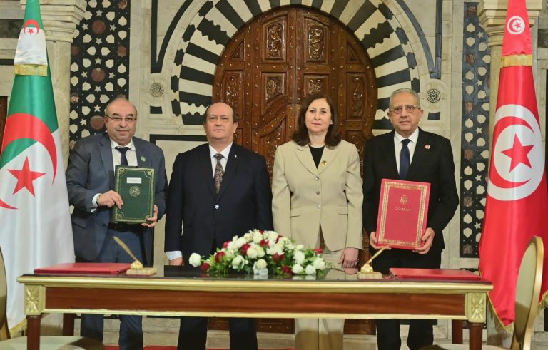 سيفي غريب ورئيسة الحكومة التونسية يشرفان على توقيع 25 اتفاقية ومذكرة تفاهم في قطاعات الطاقة، المالية، الصناعة، الصحة والتشغيل