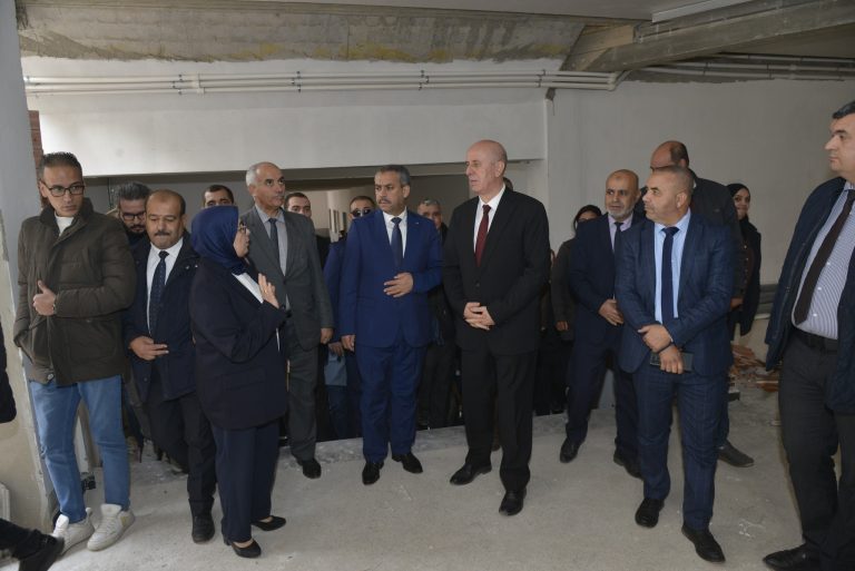 وزير التربية الوطنية يتفقد المشاريع التربوية بولاية تلمسان ويشرف على تدشين مؤسسات تعليمية جديدة