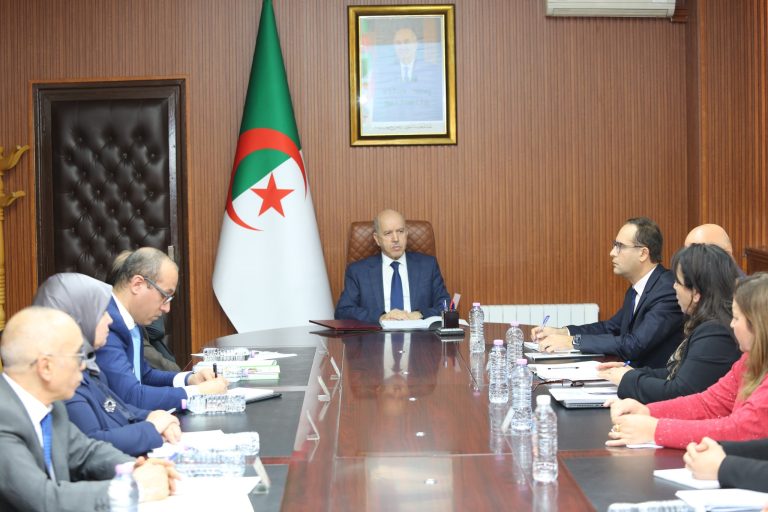 سايحي يؤكد على تعزيز الوقاية الرقمية والميدانية خلال جلسة تقييمية