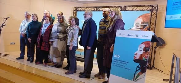 الأمينة العامة لاتحاد المرأة الصحراوية الشابة سيني تتسلّم الجائزة الرابعة لحقوق الإنسان تقديرًا لنضال النساء الصحراويات من أجل الكرامة وحقوق الإنسان