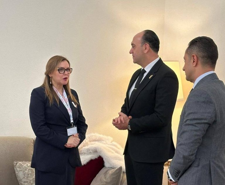 السيدة مسراتي تلتقي بالدوحة مع رئيس هيئة الرقابة الإدارية المصرية