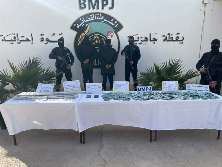 شرطة بسكرة تحبط نشاطاً إجرامياً وتضبط مبلغ مالي مزور ومخدرات