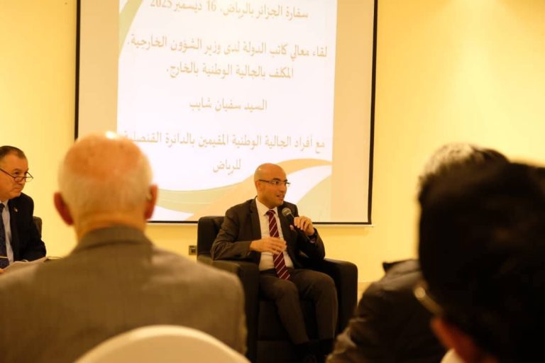 شايب يلتقي بالرياض مع أفراد من الجالية الجزائرية المقيمين بالمملكة العربية السعودية