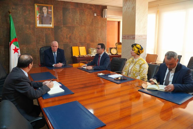 وزير الصناعة يشرف على تنصيب القاضية جمانة مزعاش بمفتشية الوزارة