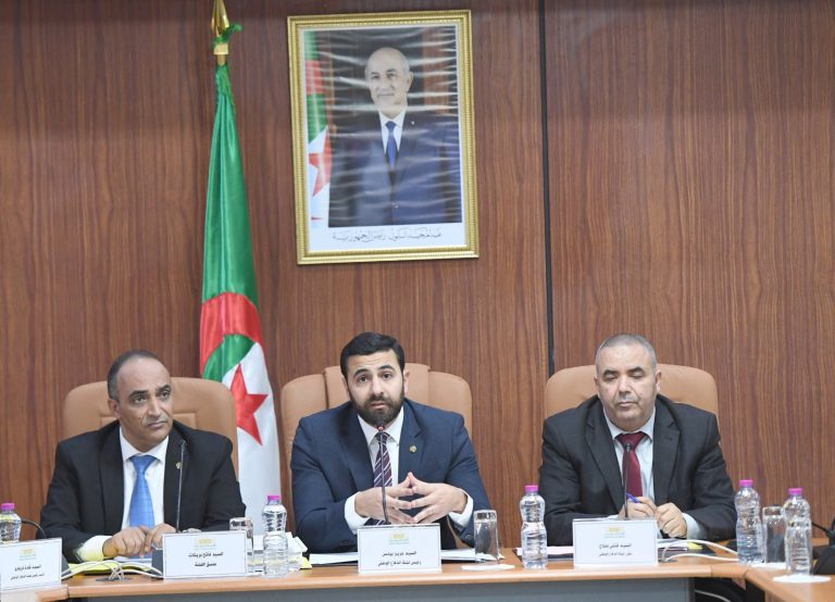 لجنة الدفاع الوطني بالبرلمان تستمع إلى عرض حول مقترح قانون لتجريم الاستعمار الفرنسي في الجزائر