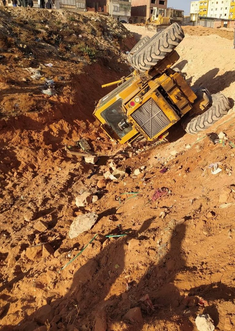 وفاة شخص في حادث انقلاب آلة تعبيد الطرقات بولاية خنشلة