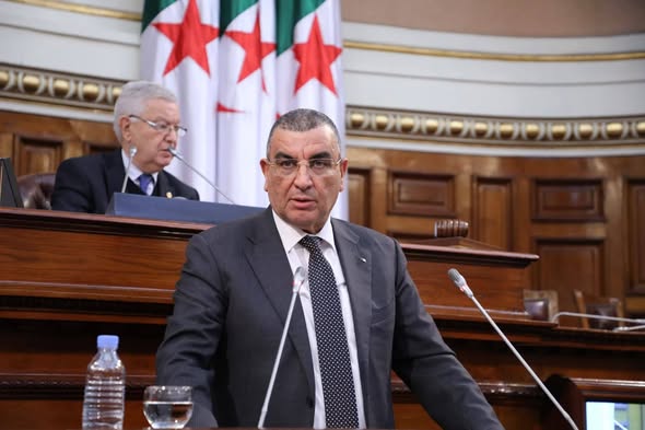 الجزائر تُعيد بعث مشاريع ربط الموانئ بالطريق السيار شرق-غرب لضمان انسيابية تنقل الأشخاص والبضائع