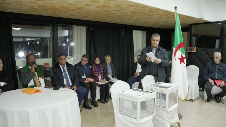 جلسة توجيهية لأعضاء برلمان الطفل الجزائري حول آليات الانتخابات البرلمانية