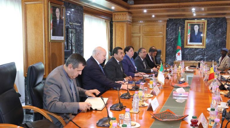 اجتماع عمل جزائري-تشادي لبحث تعزيز التعاون الثنائي في الصناعة و المناجم و المحروقات