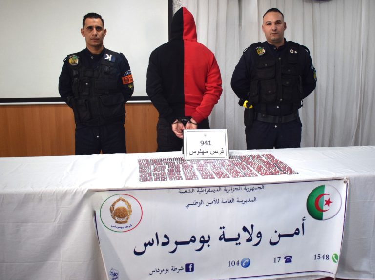 شرطة بومرداس توقف مروّج مؤثرات عقلية وتضبط قرابة 1000 قرص مهلوس