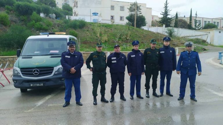 شرطة بني حواء تشارك في حملة توعوية للحد من حوادث المرور خلال التقلبات الجوية