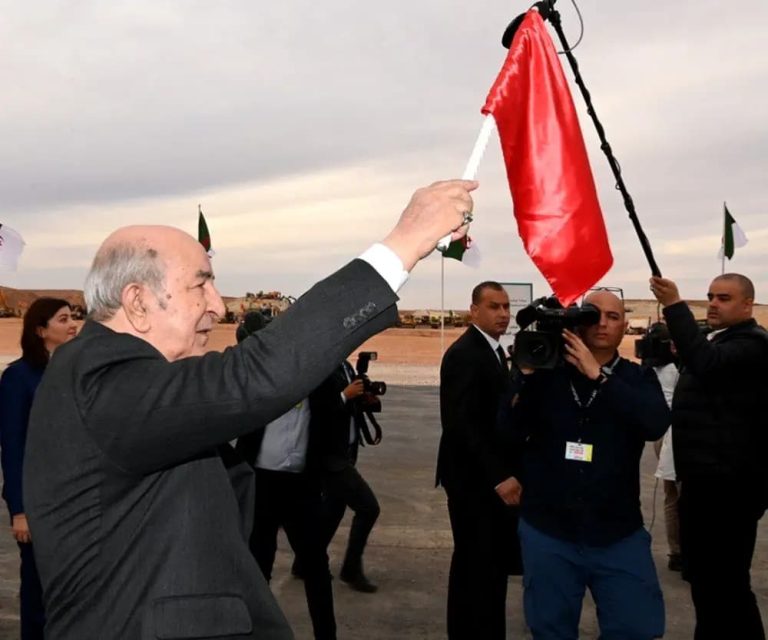 بشار: المشروع الضخم لخط السكة الحديدية المنجمي الغربي يعزز الصناعة والاقتصاد الوطني