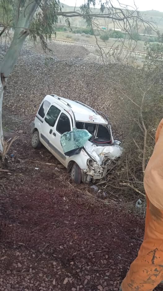 عين الدفلى : وفاة شخص وإصابة اثنين إثر سقوط سيارة في منحدر ببومدفع