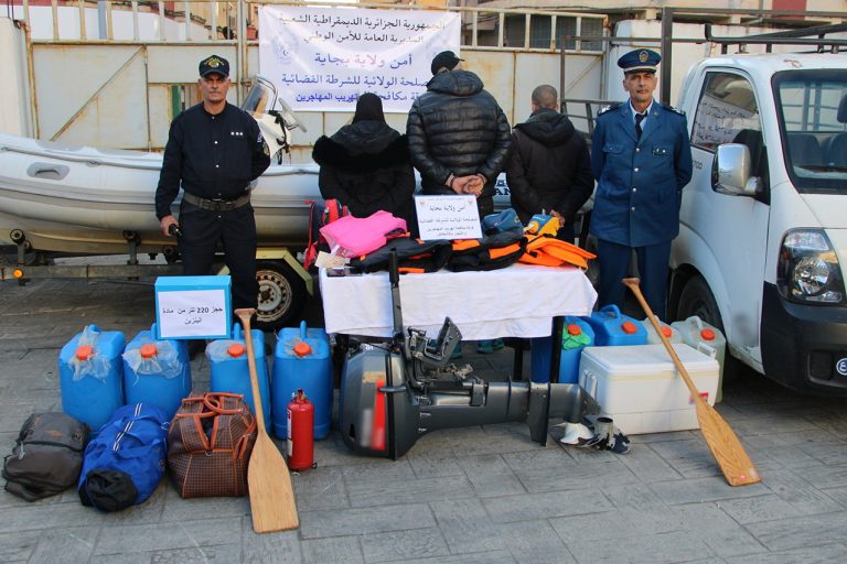 شرطة بجاية تنجح في تفكيك شبكة لتنظيم رحلات الإبحار السري