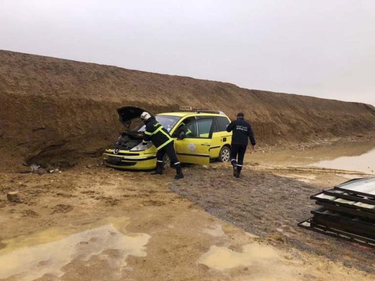 إصابة 6 أشخاص بانحراف سيارة أجرة بولاية تيسمسيلت