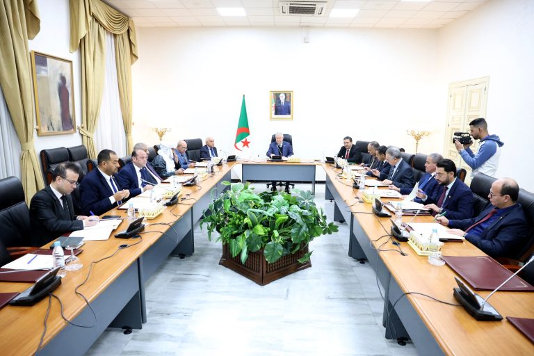 اجتماع مكتب مجلس الأمة الموسّع لرؤساء المجموعات البرلمانية والمراقب البرلماني