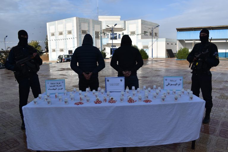 شرطة أم البواقي تطيح بمروجَي مؤثرات عقلية وتحجز 6240 قرصًا مهلوسًا