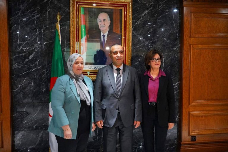 وزير الطاقة يُشرف على تنصيب الرئيسة الجديدة للجنة ضبط الكهرباء والغاز