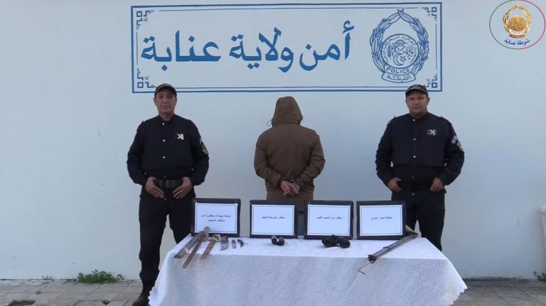 شرطة عنابة توقف مسبوقًا قضائيًا بحوزته أسلحة بيضاء وأجهزة حساسة دون رخصة