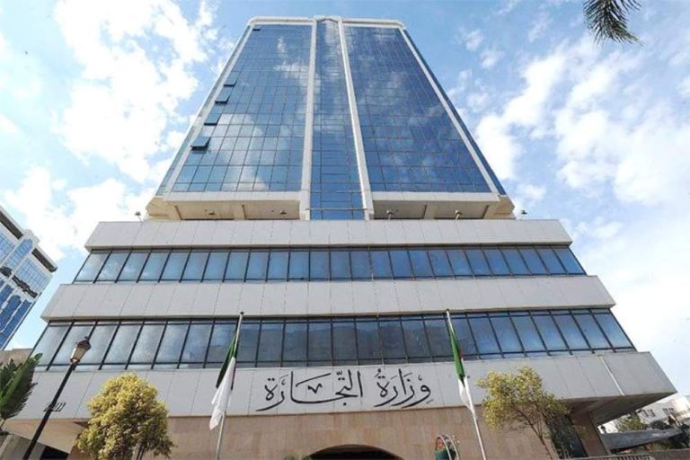 الجزائر: 2.4 مليون متعامل اقتصادي مسجل في السجل التجاري و42% منهم تجار تجزئة